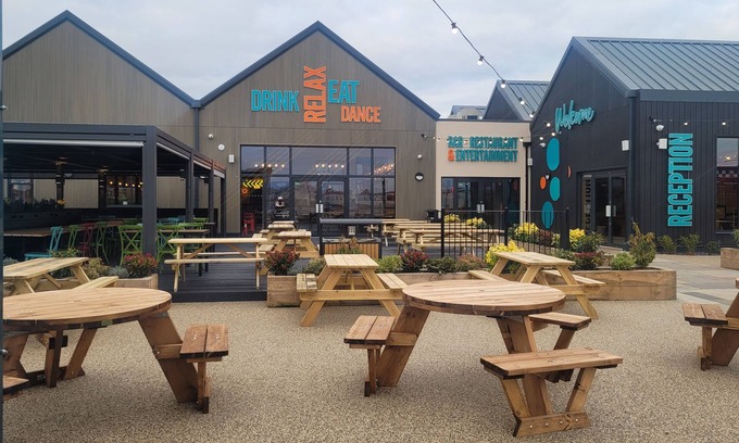 Clacton-on-Sea House | St Osyth- Sleeps8-freeparking-wifi-holidaypark