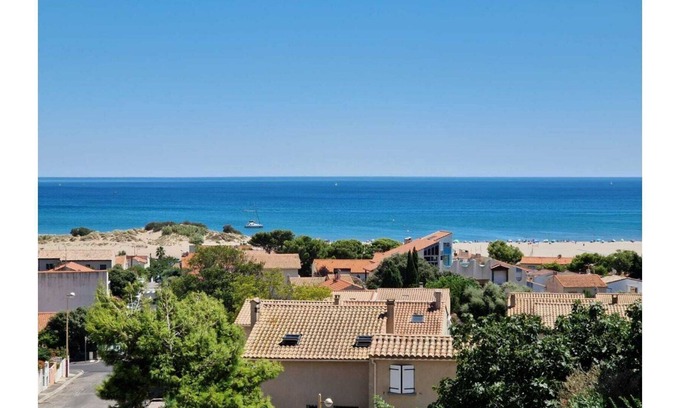 Saint-Pierre-la-Mer Villa | ST PIERRE/MER, Super SEA VIEW, family villa, 9 pers, 5 min walk from the sea