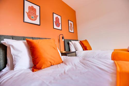 Swindon Apartment | STALDON COURT - Open Plan Apartment, High Speed Wi-Fi, Free Parking