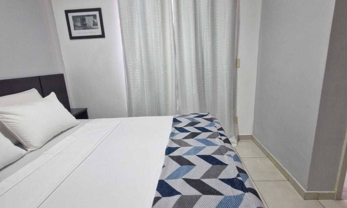 Bauru Apartment | Standard Room, cozy for couples, families and close to restaurants etc.
