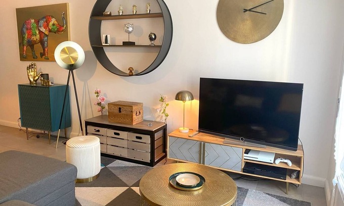 Tregastel Apartment | Standing WIFI/Netflix apartment at 200m from the sea in TREGASTEL