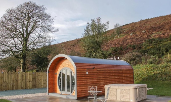 Kingswood House | Stapeley Pod