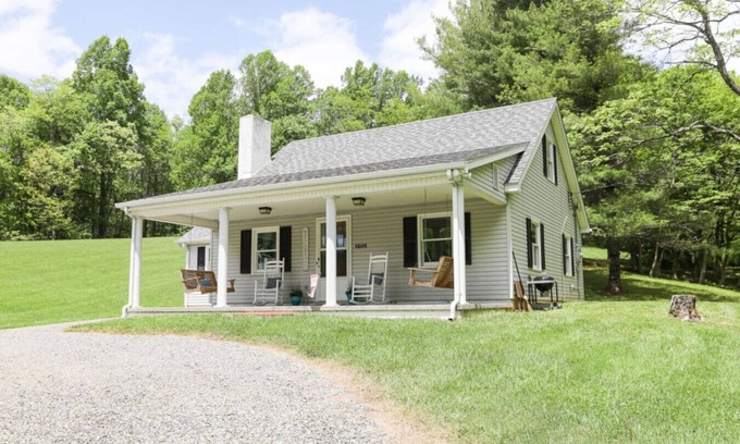 Meadows Of Dan House | Star Brook Gardens by Buffalo Mountain Getaway