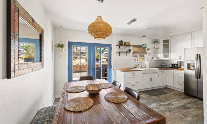 Joshua Tree House | Starlight Ranch - Hot Tub, Fire Pit & Grill 3 Bedroom Home