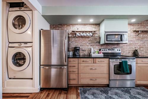 Parkside Apartment | State of Charm - Historic West End Haven