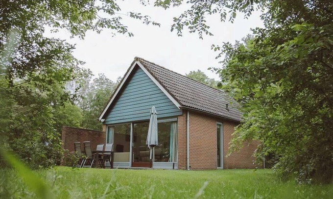 Nieuw Heeten House | Stay in the IJssel Plus bungalow for 4 persons at Vakantiepark de Sallandshoeve and enjoy comfort and nature in Overijssel.