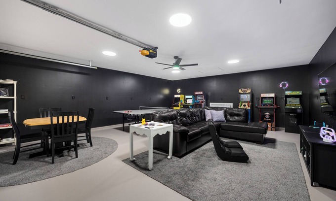 Peoria Heights House | Stay & Play in The Heights!