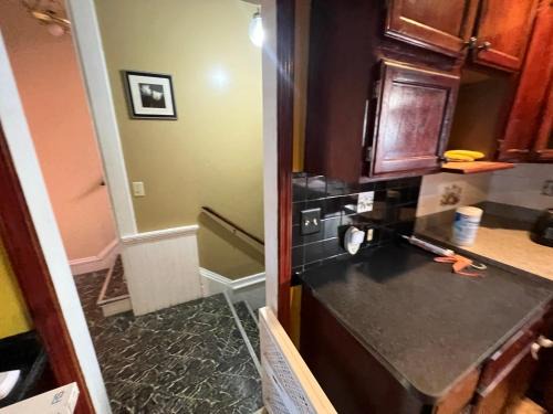 Cleveland House | Stay with Jay - Segunda Room