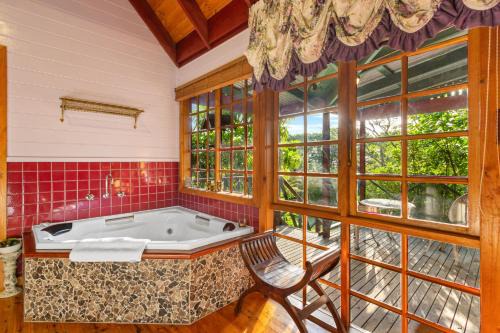 Mount Dandenong House | StayAU Owls Croft Picturesque Cottage Valley View