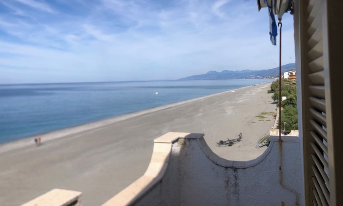 Annunziata Apartment | STELLA MARINA TERRACE ON THE BEACH