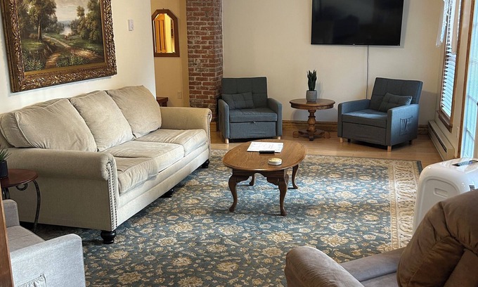 Clintondale Apartment | Step into history & unwind at Elixir apt a charming 🏡 at the❤️of NYHudson Valley