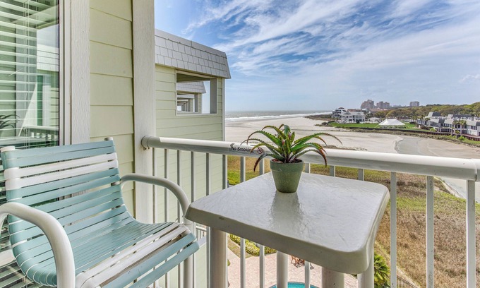 The Dunes Condo | Steps to Beach: Myrtle Beach Condo w/Resort Perks
