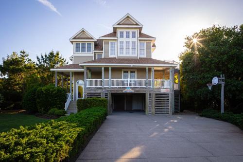 Whalehead Beach House | Steps to Beach Private Pool Spa & Spacious Yard