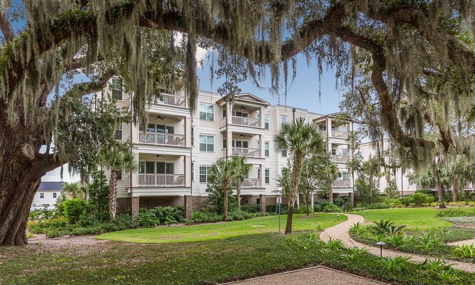 Epworth Acres Condo | Steps to Gascoigne Park, short term vacation rental, long term stays – sleeps 6