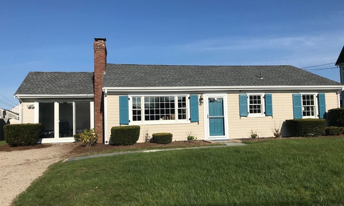 Falmouth House | Steps to Ocean Beach, Walk to Falmouth Village, Renovated!