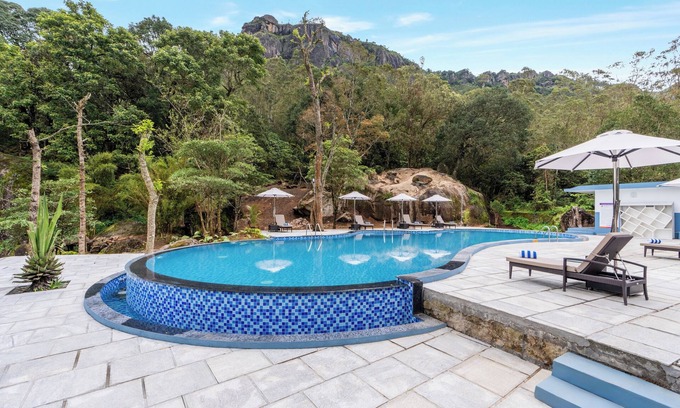 Chinnakanal Hotel | Sterling Munnar