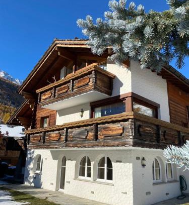 Saas-Fee Ski Chalet | Stilvolle grosszügige 7.5 Zi Maisonette Wohnung 10 Pers