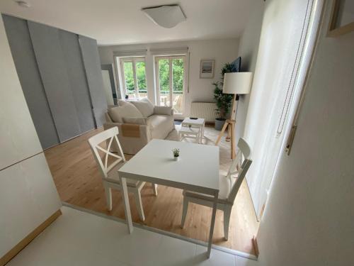 Waldstetten Apartment | Stilvolles Apartment mit Balkon, Küche & Parkplatz - Waldstetten Zentrum