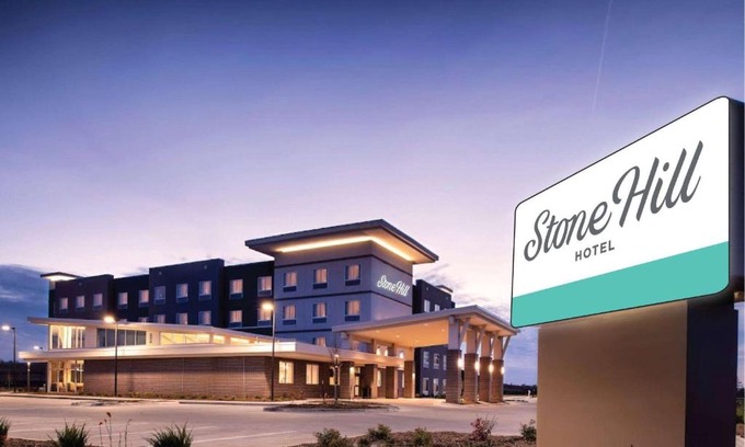 Kissimmee Hotel | StoneHill Lawrence, Trademark Collection by Wyndham