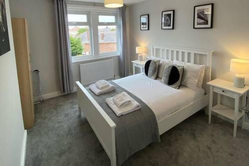 Woodhorn Apartment | Storey Flat - Sleeps 4 - Pet friendly - Parking