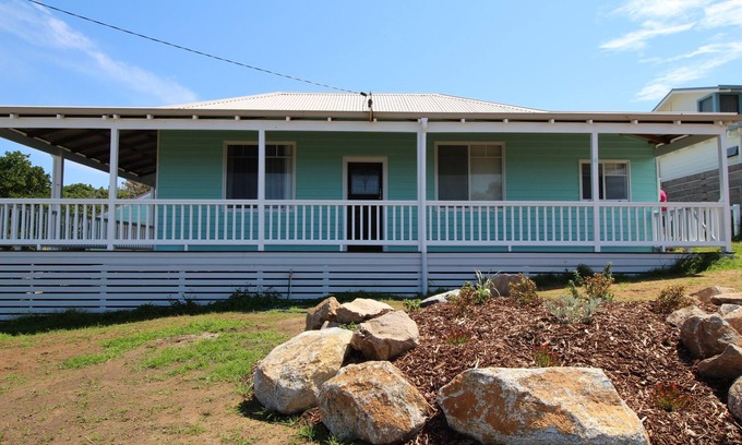 Augusta House | Storm Bay View - lookout over the ocean and is dog friendly - Storm Bay View - dog friendly