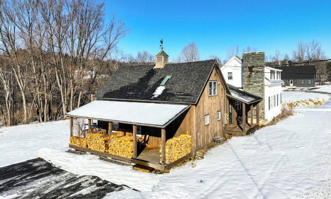Stowe Hollow Other | STOWE HOLLOW FARMHOUSE 5 BEDROOM/FIREPLACE minutes to Stowe village & mountain