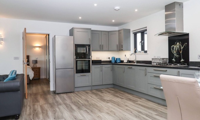 Holsworthy Cottage | Strawberry Bank - Nuthatch