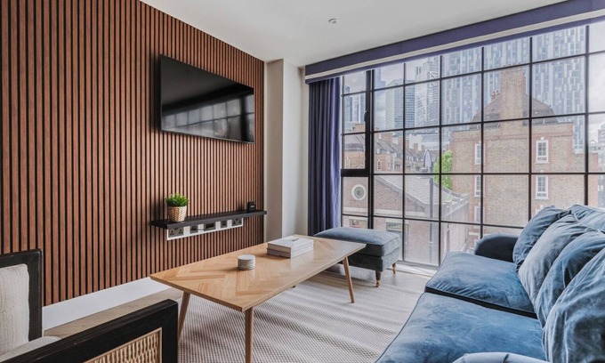 Spitalfields Apartment | Striking Shoreditch 2BR, near Bars, Dining, & Shops, by Blueground