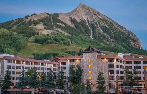 Crested Butte House | Studio 115 Perfect Location with Pool and Hot Tub