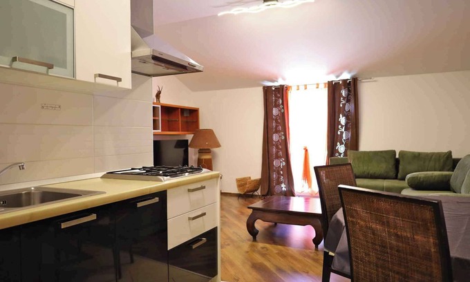 Katoro Apartment | Studio 200 m from the beach