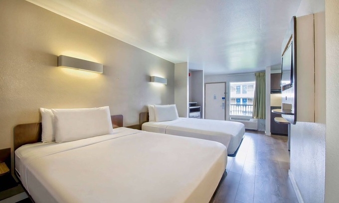 North San Antonio - SAT Hotel | Studio 6 San Antonio, TX - Airport