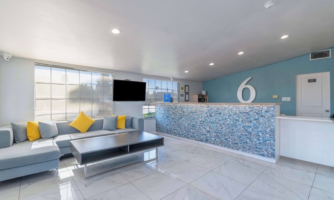 Madera Hotel | Studio 6 Suites Madera, California - Yosemite