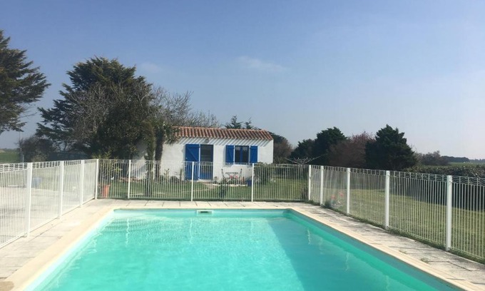Beauvoir-sur-Mer Bed & Breakfast | Studio avec piscine