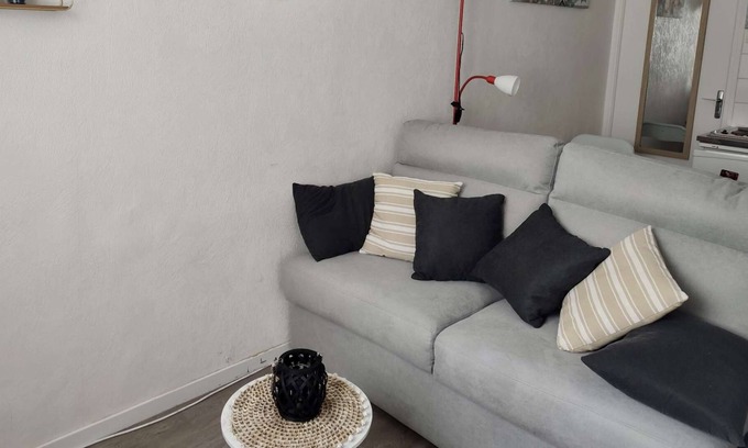 Arromanches-les-Bains Apartment | Studio by the sea and city center, Arromanches