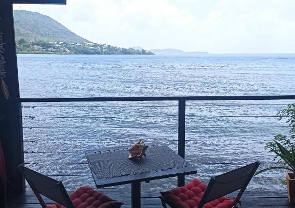 Tartane Apartment | Studio Corail suspendu au dessus de la mer