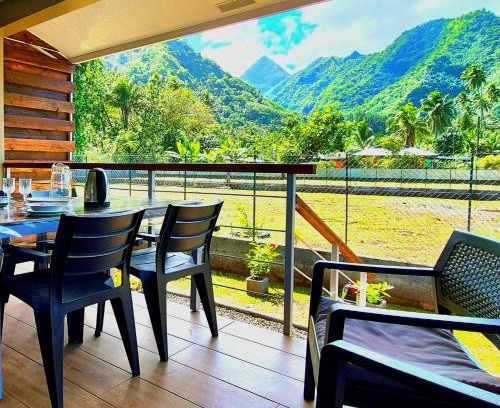 Taiarapu-Ouest Apartment | Studio Evasion - climatisé - vue mer et montagnes - canoes et paddle offerts ! Teahupo'o Lodge Tahiti