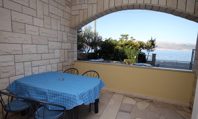 Slatine Apartment | Studio flat near beach Slatine, Čiovo (AS-1139-b)