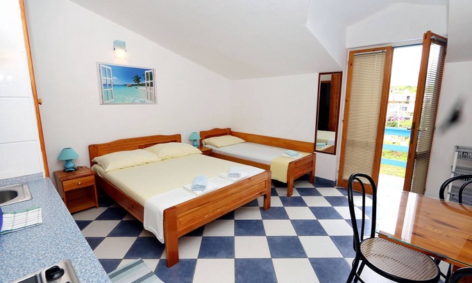 Sucuraj Apartment | Studio flat with balcony and sea view Sućuraj, Hvar (AS-3589-l)