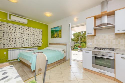 Funtana Apartment | Studio Gordana with Terrace