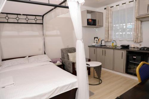 Shabab Hotel | Studio Guest Suite