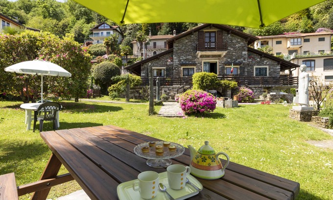 Carciano Ski Chalet | Studio in a chalet with lake view Stresa