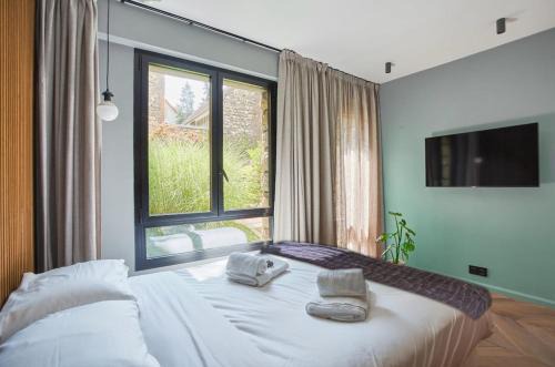 Neuilly-sur-Seine Apartment | Studio in Neuilly Porte Maillot by Studio prestige