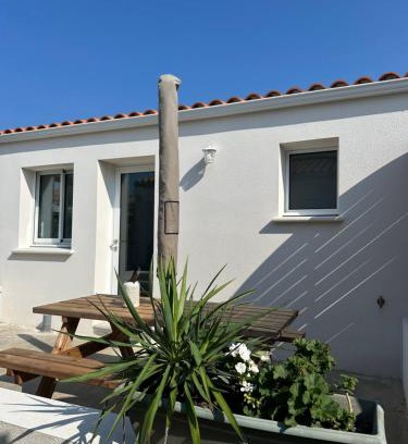 La Tranche-sur-Mer House | Studio Mer et Soleil avec Terrasse, en centre-ville, parking