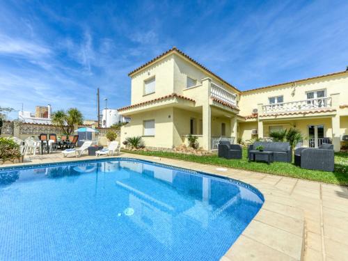 Empuriabrava Apartment | Studio Muga-3 by Interhome