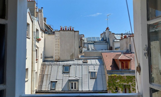 Les Iles Apartment | Studio on Ile Saint Louis, very quiet and charming