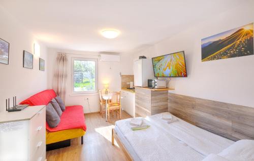 Ljubljana Apartment | Studio Southwest 3 with AirCon & FREE Parking