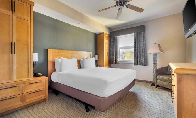 South Lake Tahoe Resort | STUDIO STANDAR LAKE VIEW @Hilton Vacation Club Lake Tahoe Resort South