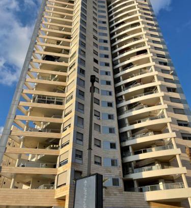 Bat Yam Apartment | Studio with city view