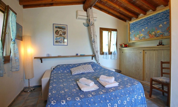 Castiglione della Pescaia House | Stunning private villa for 3 guests with A/C, hot tub, TV, veranda, pets allowed and panoramic v.