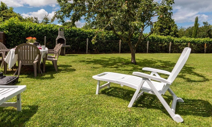 Commes House | Stunning private villa for 4 guests with WIFI, TV, terrace and pets allowed